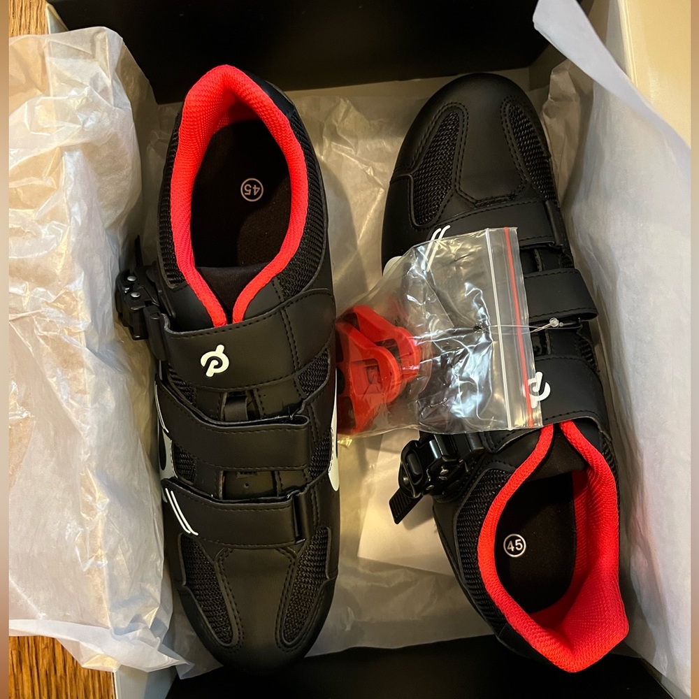 New in box Peloton spin / cycle shoes